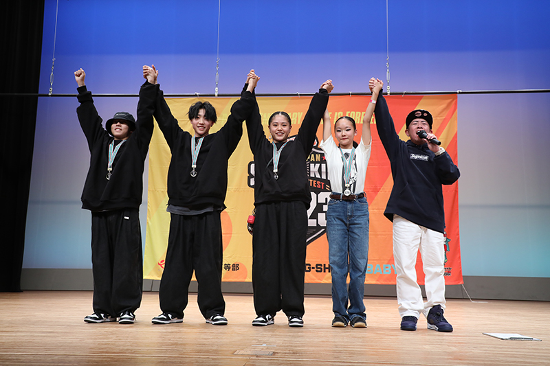 勝ち名乗り
